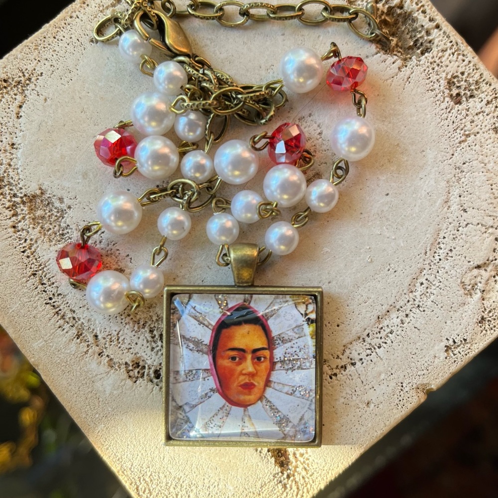 SOLD Frida Kahlo Art Pendant Necklace Vintage Beads - Picture 10 of 16